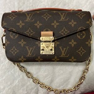 Louis Vuitton Pochette Metis East West Trade
